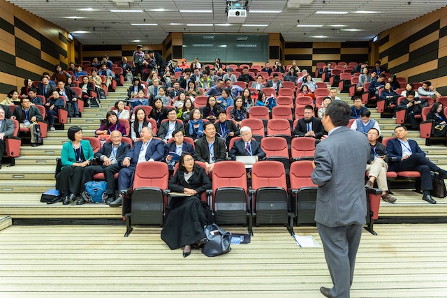 Focus on audience while Public speaking 